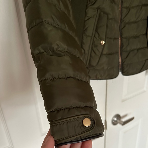 Lightweight Puffer Jacket - Picture 4 of 11